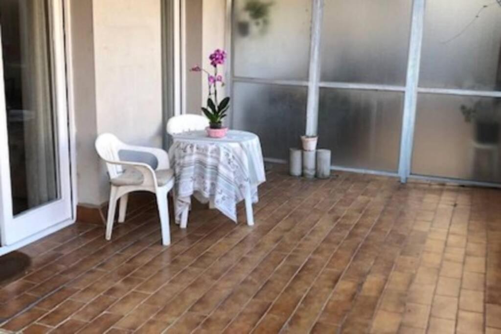 Comode Apartament Al Bell Mig De 지로나 외부 사진