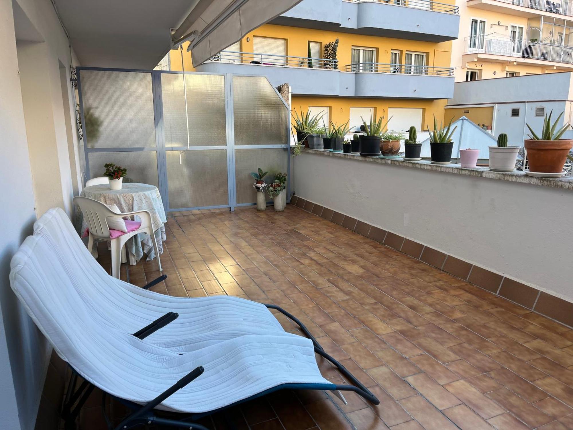 Comode Apartament Al Bell Mig De 지로나 외부 사진
